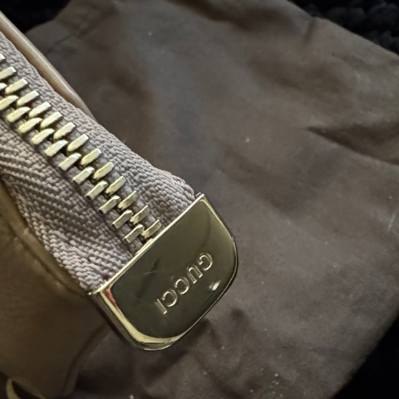 Authentic Gucci Taupe Patent Leather Wristlet Clutch - Picture 4 of 8